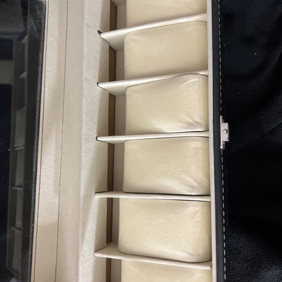 New watch box - Picture 2 of 4